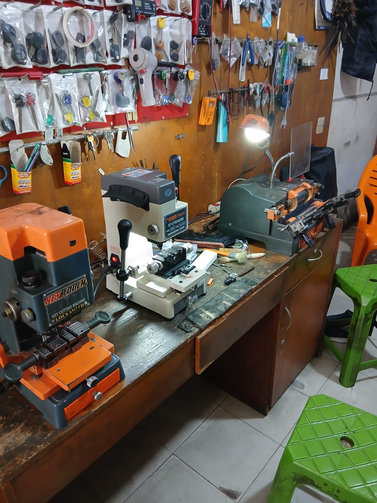 Peralatan lengkap dan mesin canggih